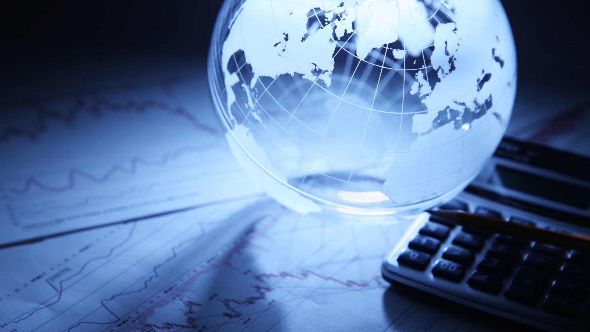 Direct Investing vs. Fund Investments: Balancing Strategies for Family Offices 